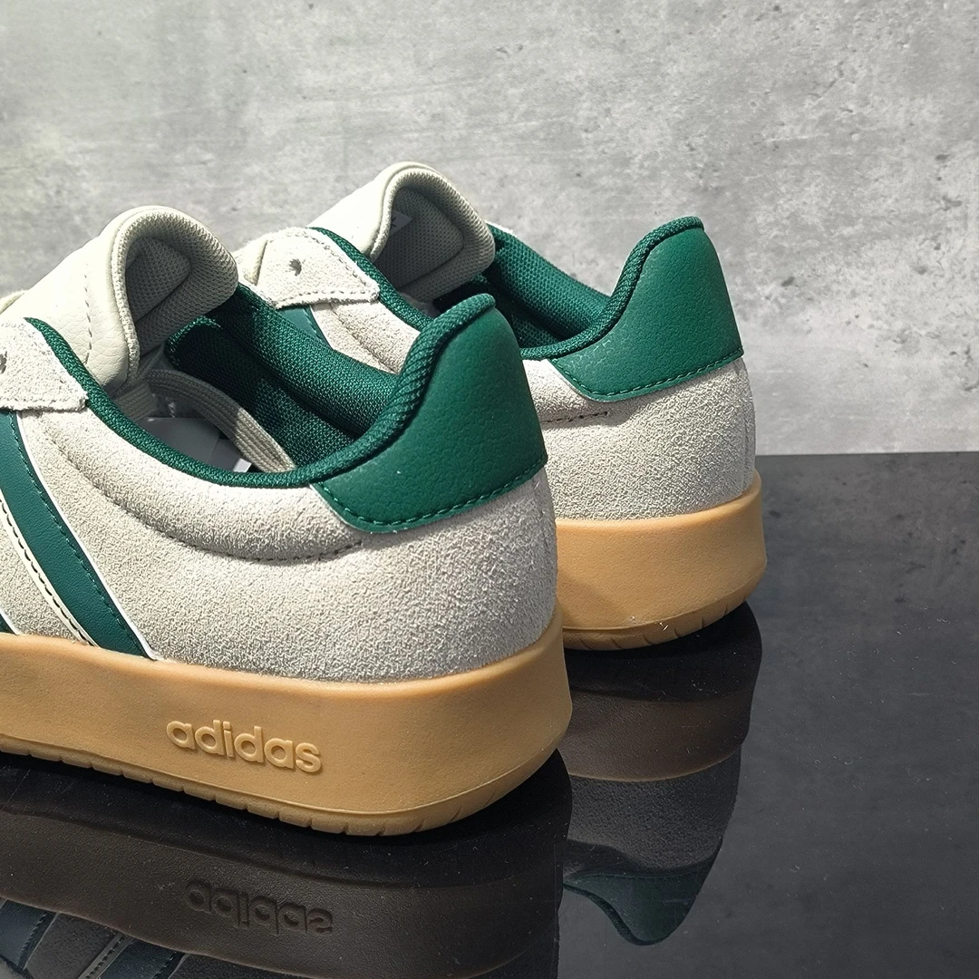 新款Adidas~~阿迪达斯男女板鞋耐磨低帮运动休闲德训鞋JP7106