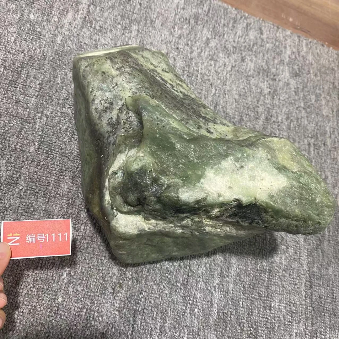 新疆玉料原石发一件编号1111