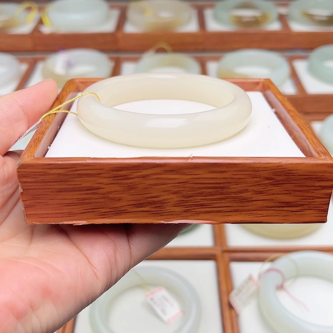 和田玉手镯未镶嵌53.2