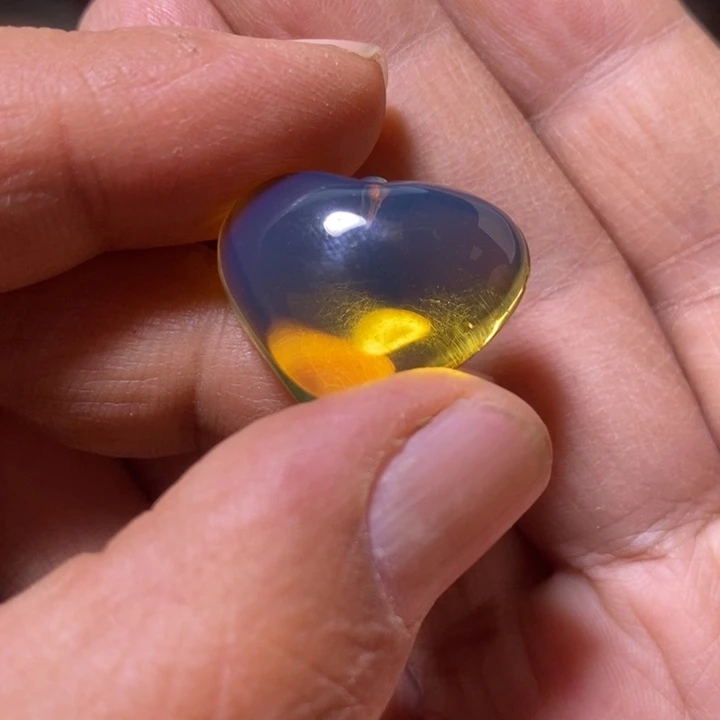 琥珀裸石未镶嵌配饰