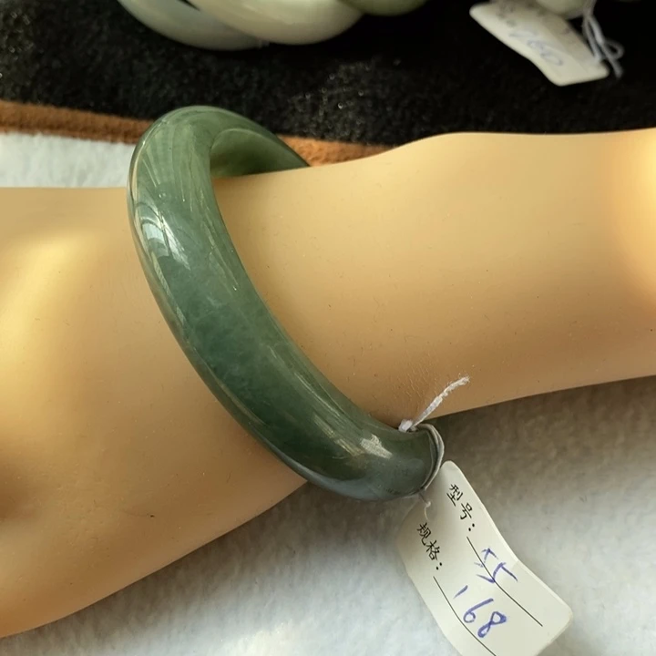 翡翠未镶嵌手镯13658055