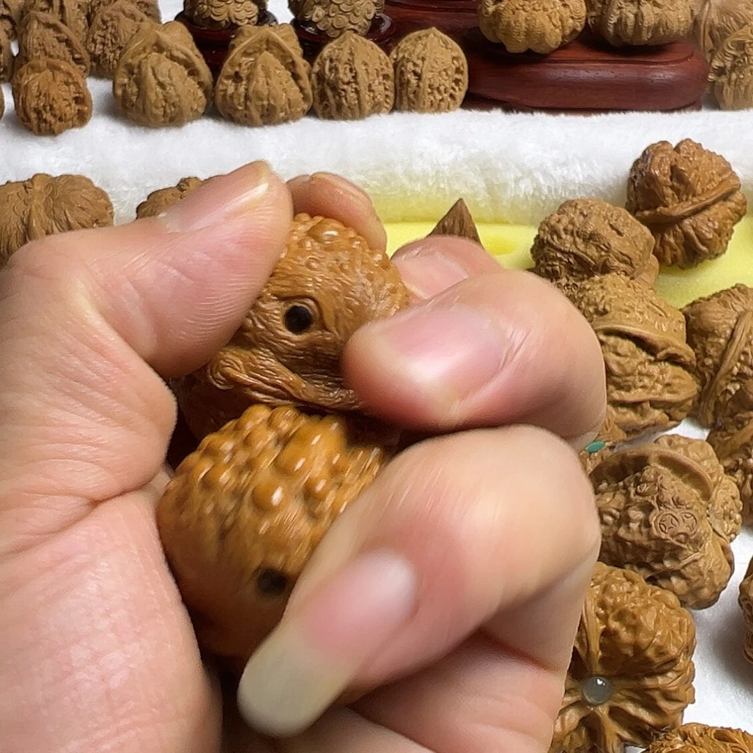 木***李核桃雕刻萌娃精品