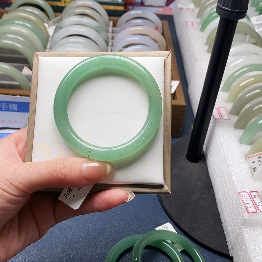 东陵石未镶嵌手镯