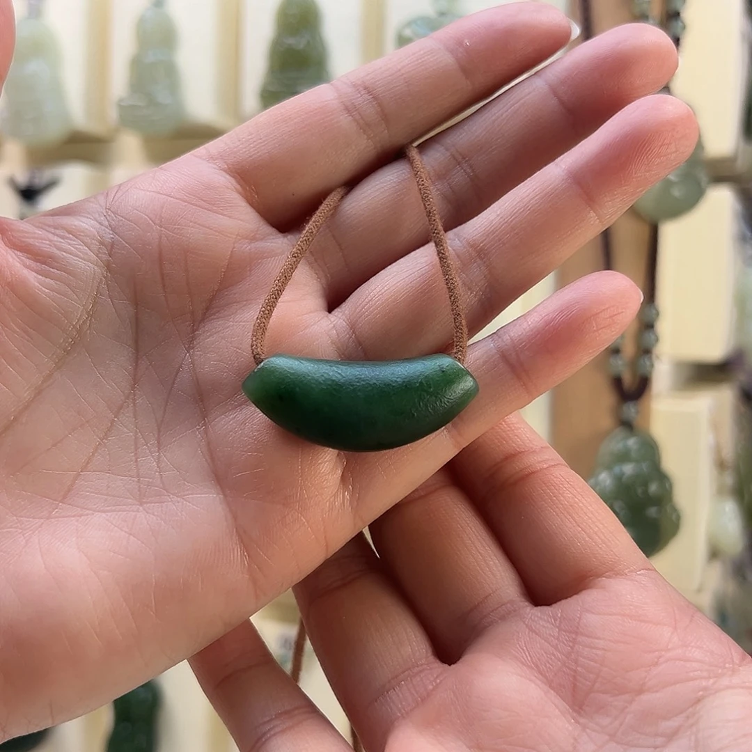 Y****和田玉未镶嵌颈饰