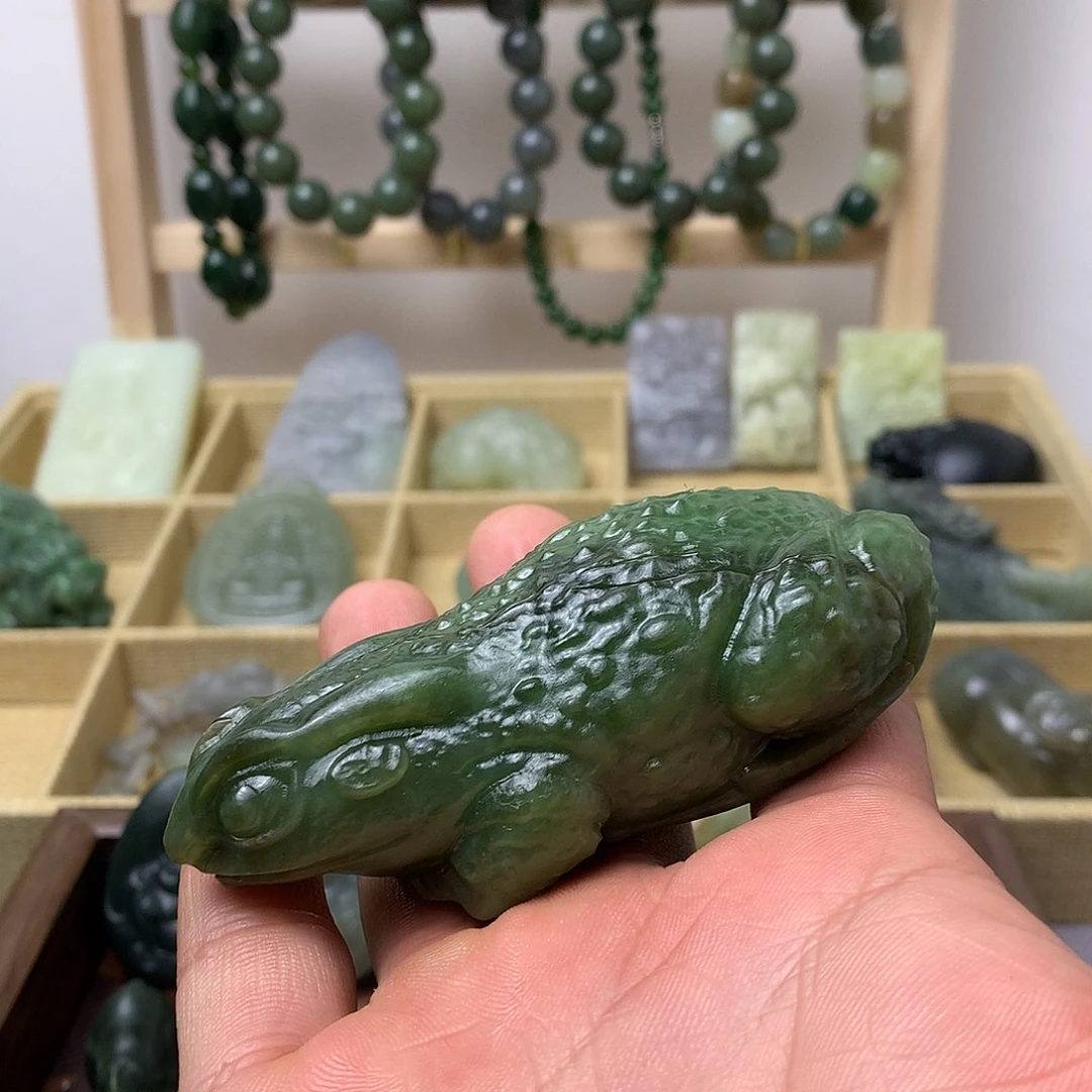 和田玉未镶嵌把件