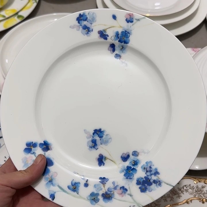 微瑕 高骨 蓝色小花盘子一个