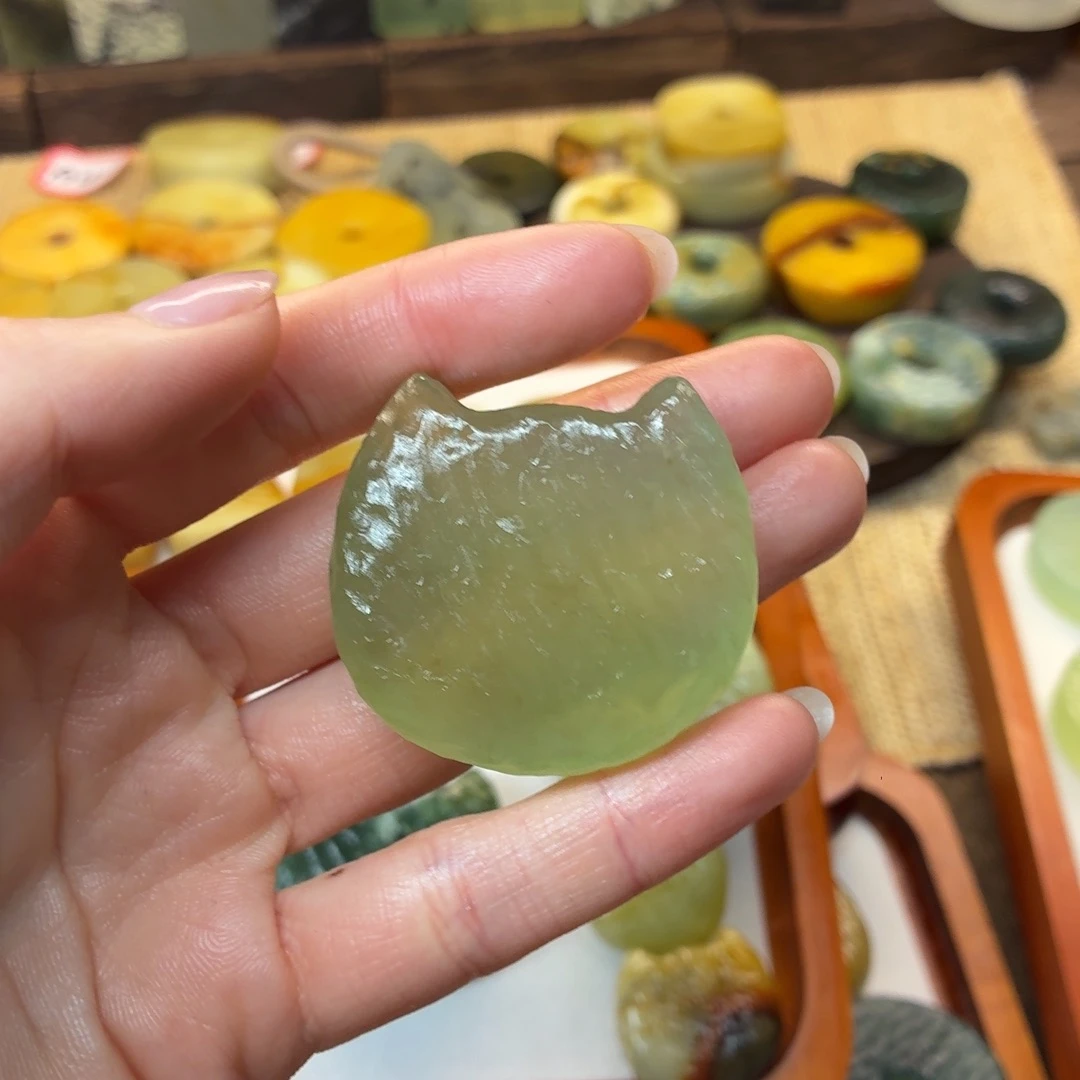 A***梦蛇纹石玉未镶嵌颈饰