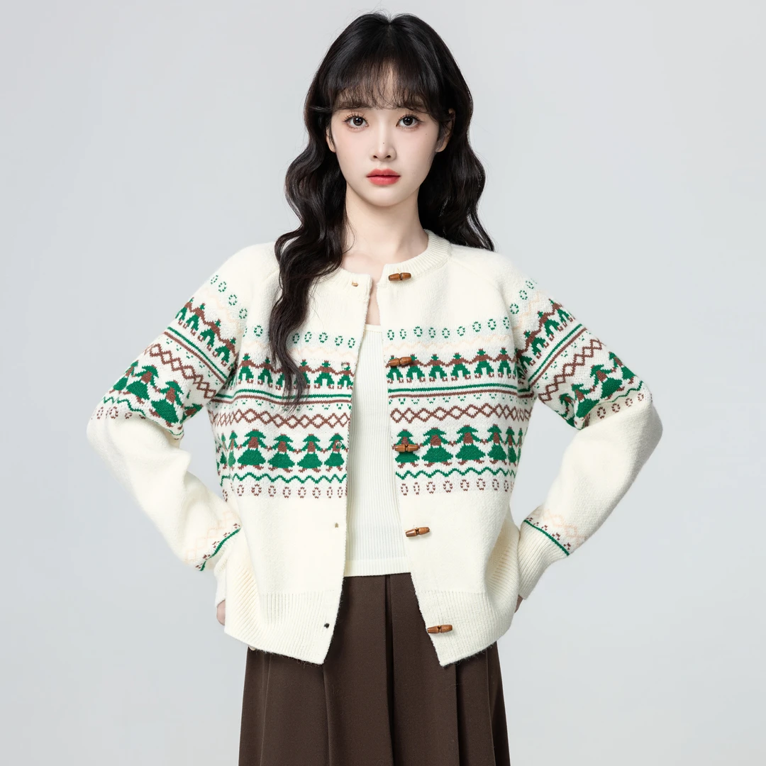 费尔岛圆领毛衣外套女款春秋2025秋季新款牛角扣提花针织开衫上衣