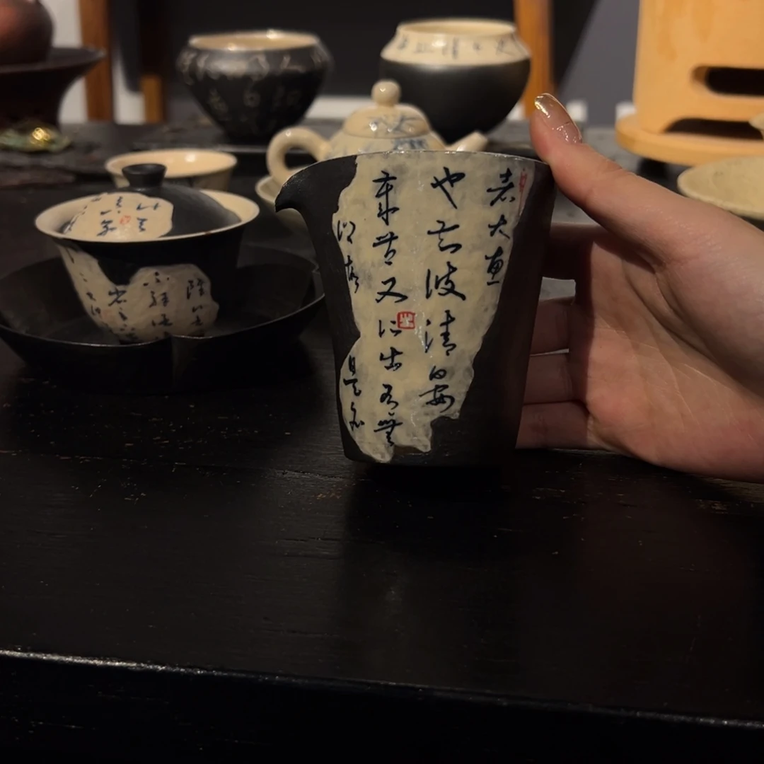 陶瓷。     陶瓷。