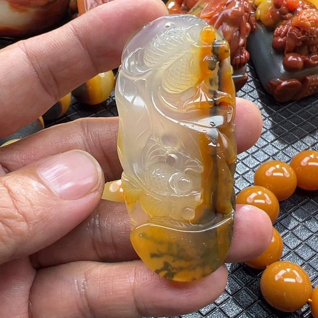 石英质玉未镶嵌颈饰
