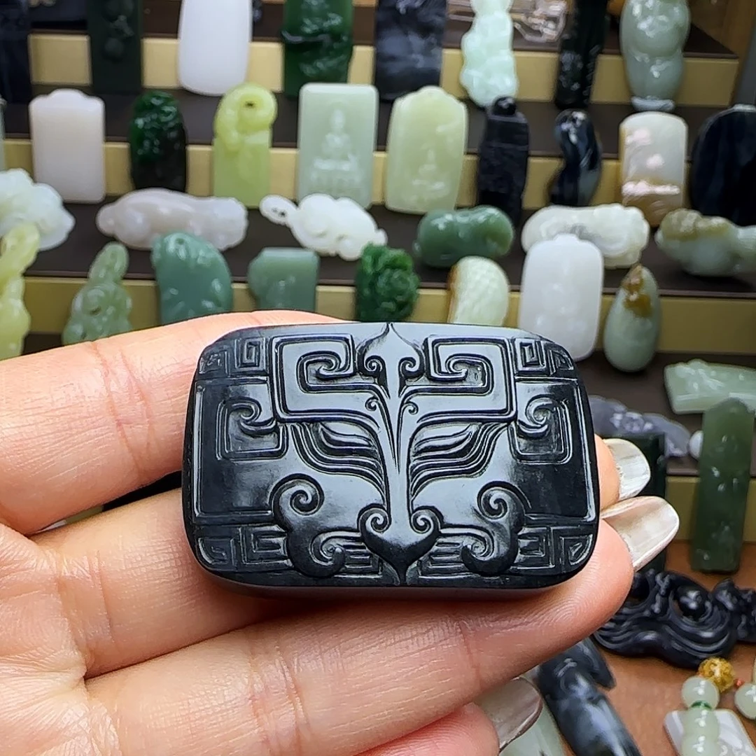 平***真和田玉未镶嵌颈饰