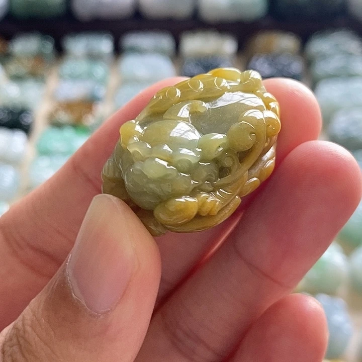 颈饰未镶嵌翡翠貔貅