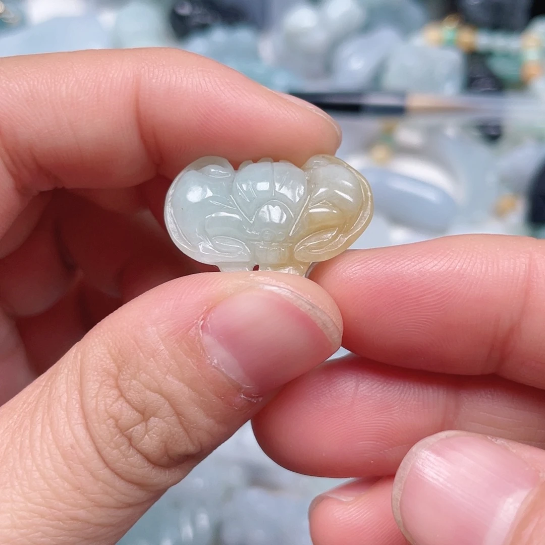 翡翠未镶嵌颈饰福在眼前