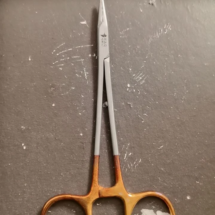 不锈钢14厘米带镶片的持针器