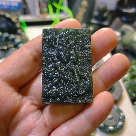 蛇纹石玉颈饰未镶嵌泰***人