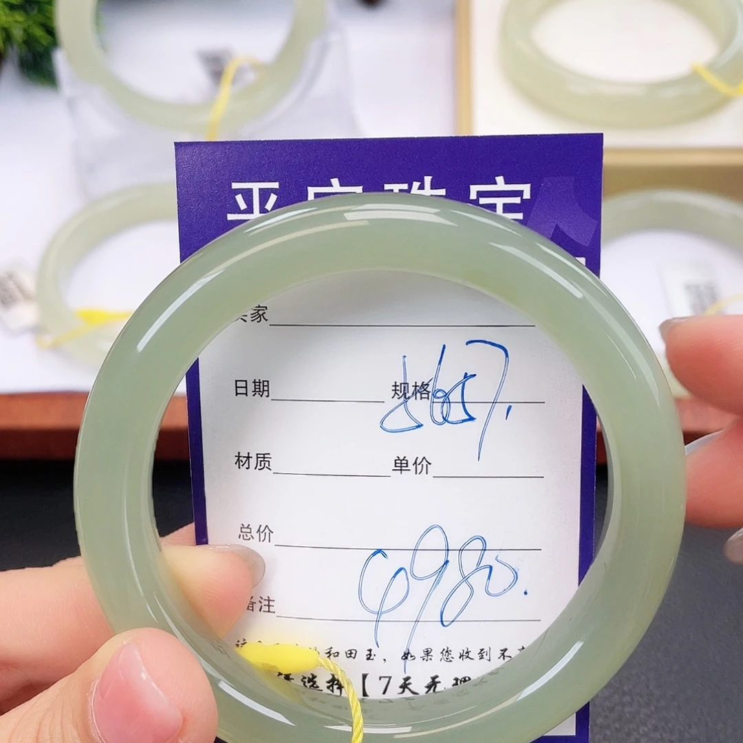 和田玉手镯未镶嵌