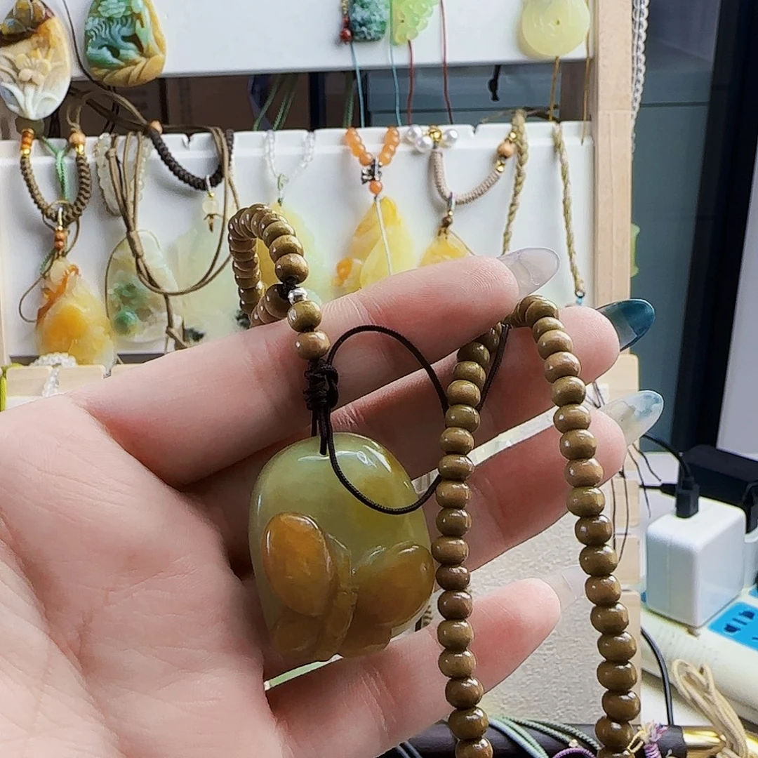 静***合金蛇纹石玉颈饰