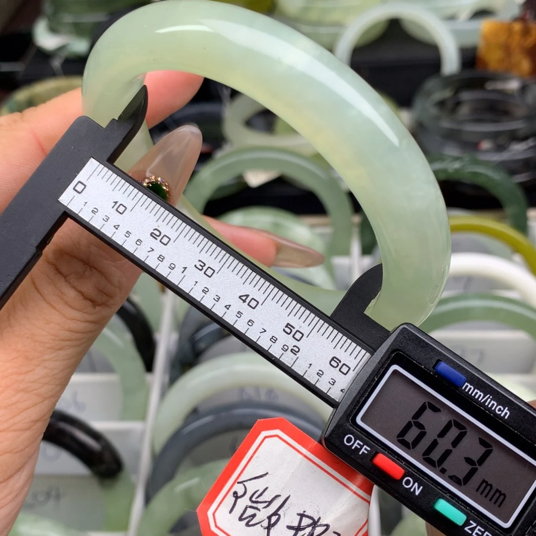 蛇纹石玉未镶嵌手镯605