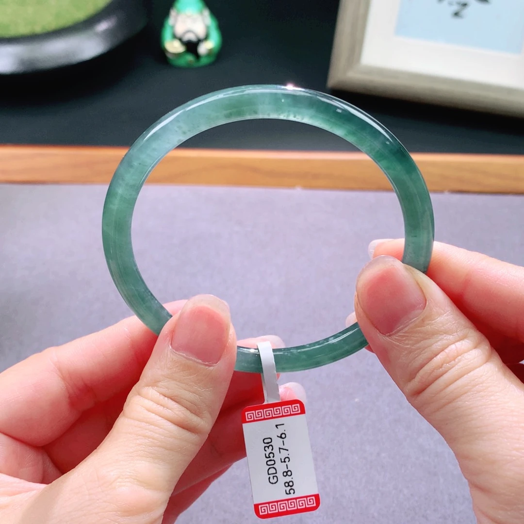 翡翠手镯未镶嵌天然翡翠手镯