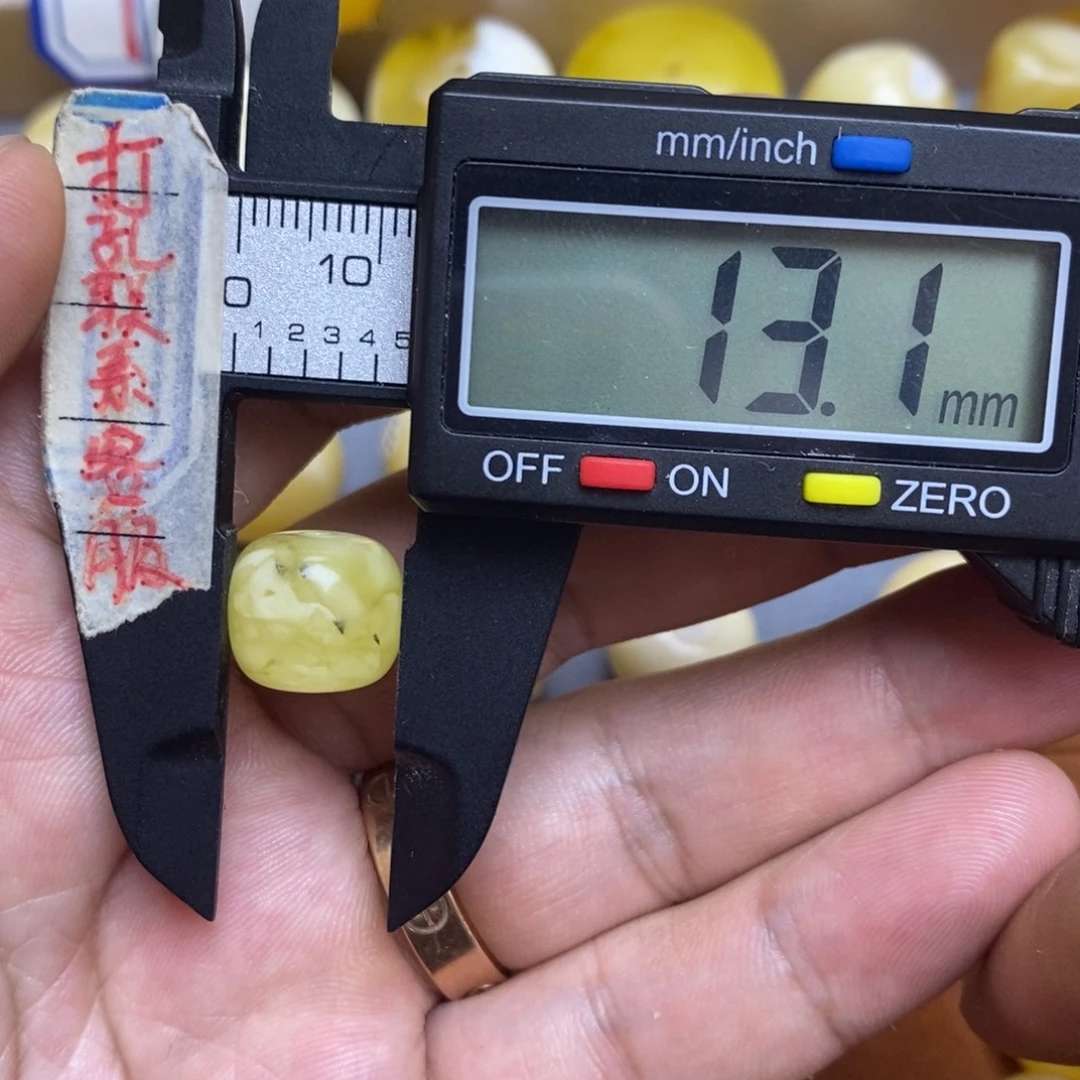 裸石蜜蜡未镶嵌13.1x11.6瑕疵墩子