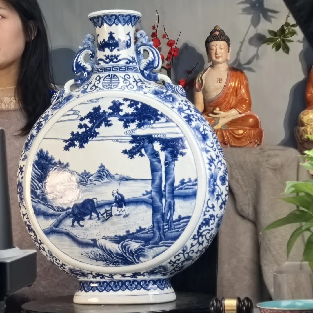 清 青花山水人物故事双耳抱月瓶