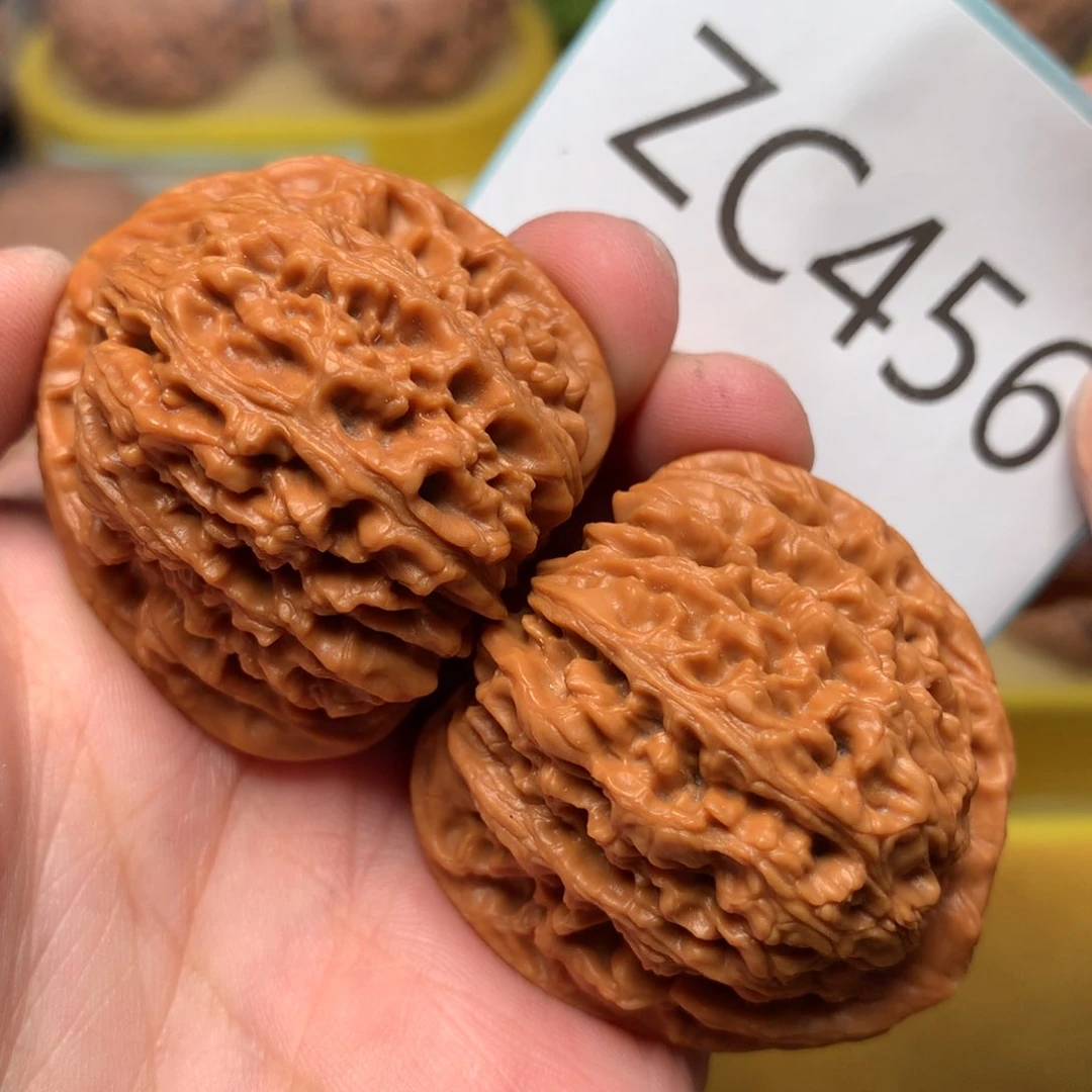 文玩核桃把件红皮三角疆39