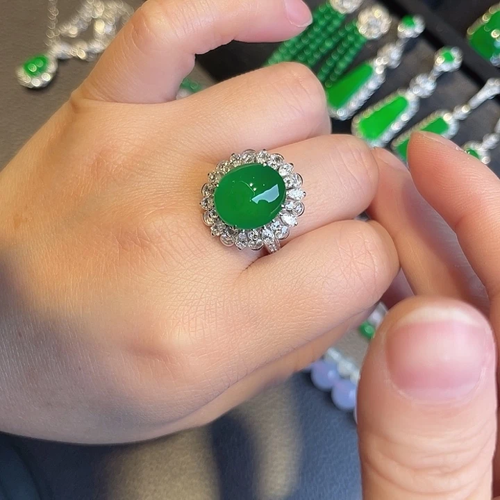 翡翠挂件18K金镶嵌戒指