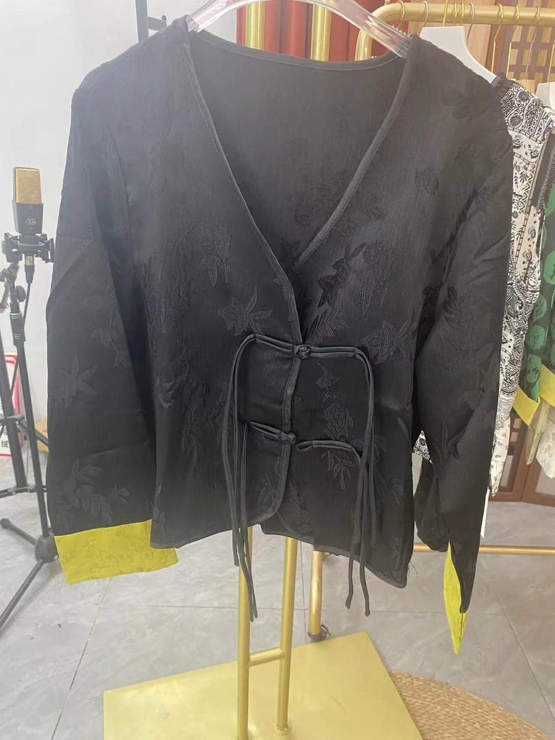 M14时尚百搭长袖深V领气质新中式国风提花衬衫