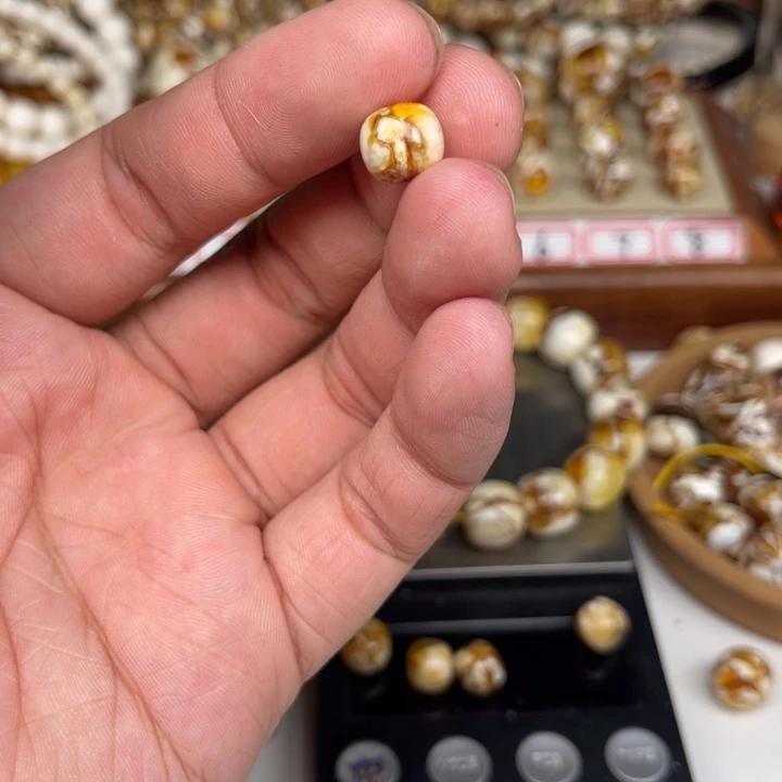 未镶嵌琥珀裸石黑**笔77号