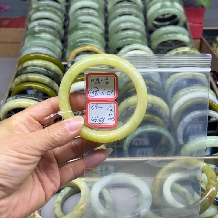 嗯***姨蛇纹石玉未镶嵌手镯138