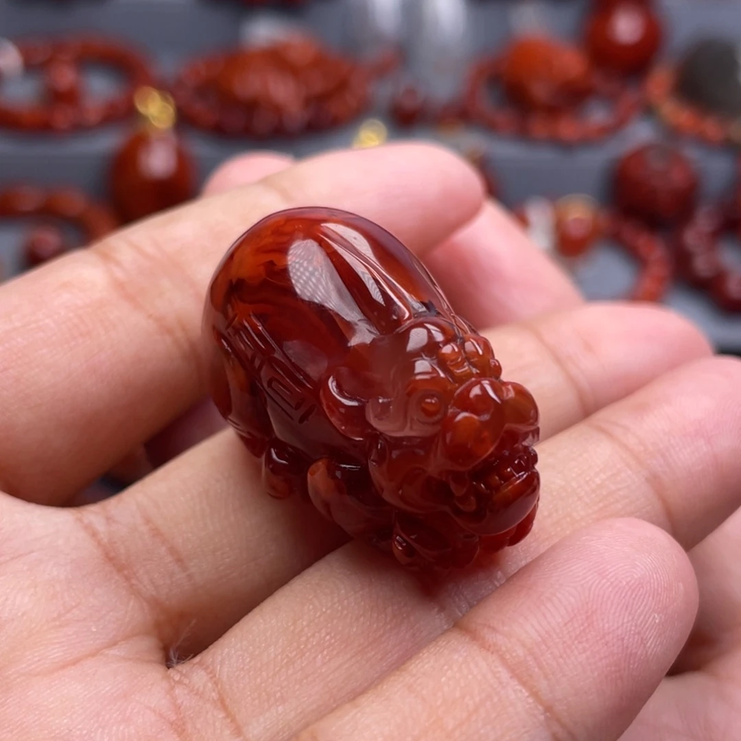 南红玛瑙未镶嵌珠宝奇石貔貅吊坠