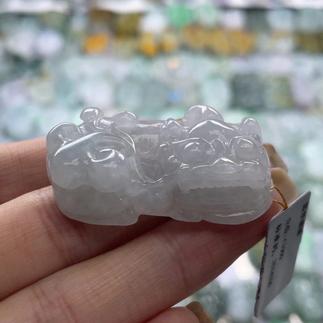 翡翠未镶嵌颈饰貔貅