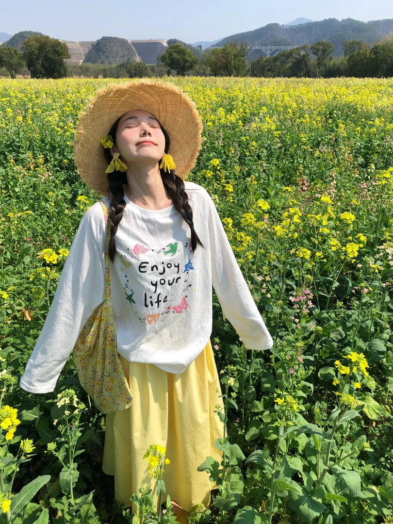 【金豆山茶】时尚气质印花白色T恤上衣搭配黄色长款半裙活力套装女