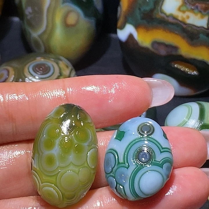 李***青玛瑙/玉髓未镶嵌珠宝奇石