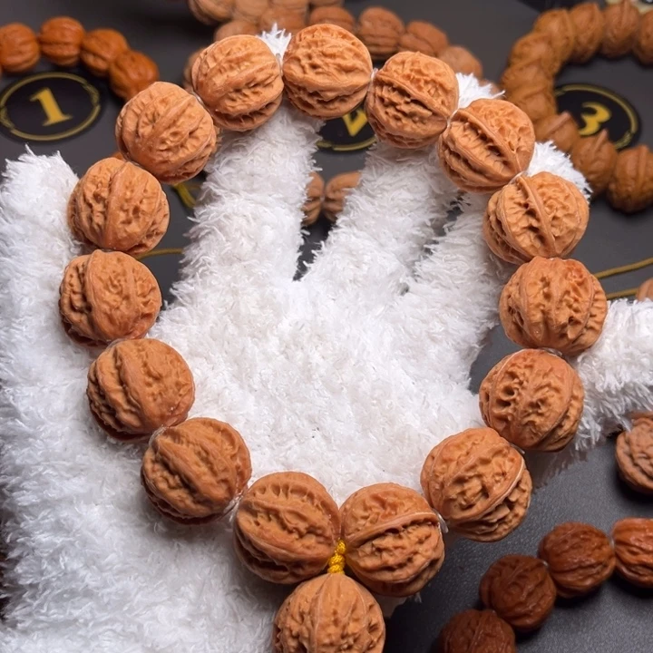 ****⁷文玩核桃手串粗筋八棱