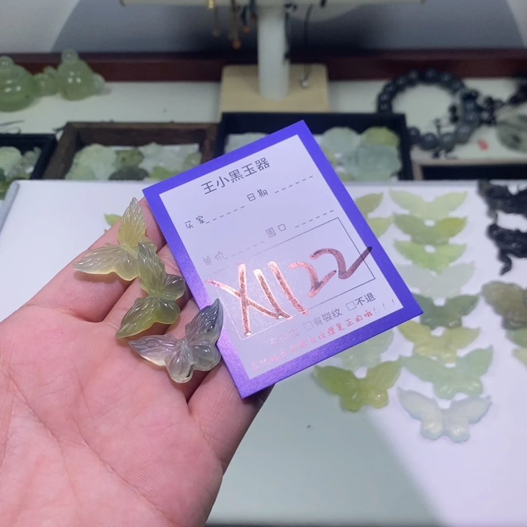 蛇纹石玉颈饰未镶嵌小**恋