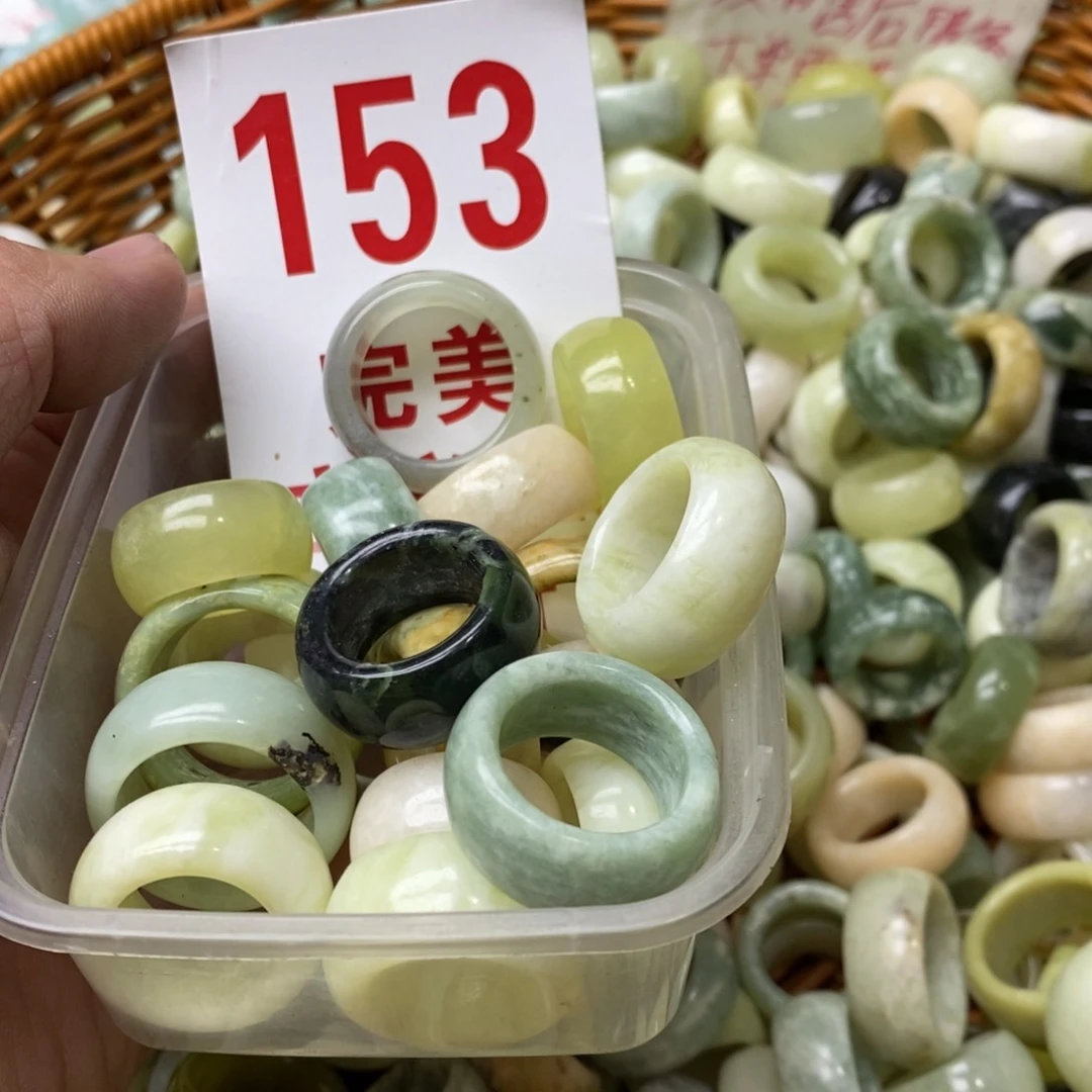 蛇纹石玉挂坠未镶嵌