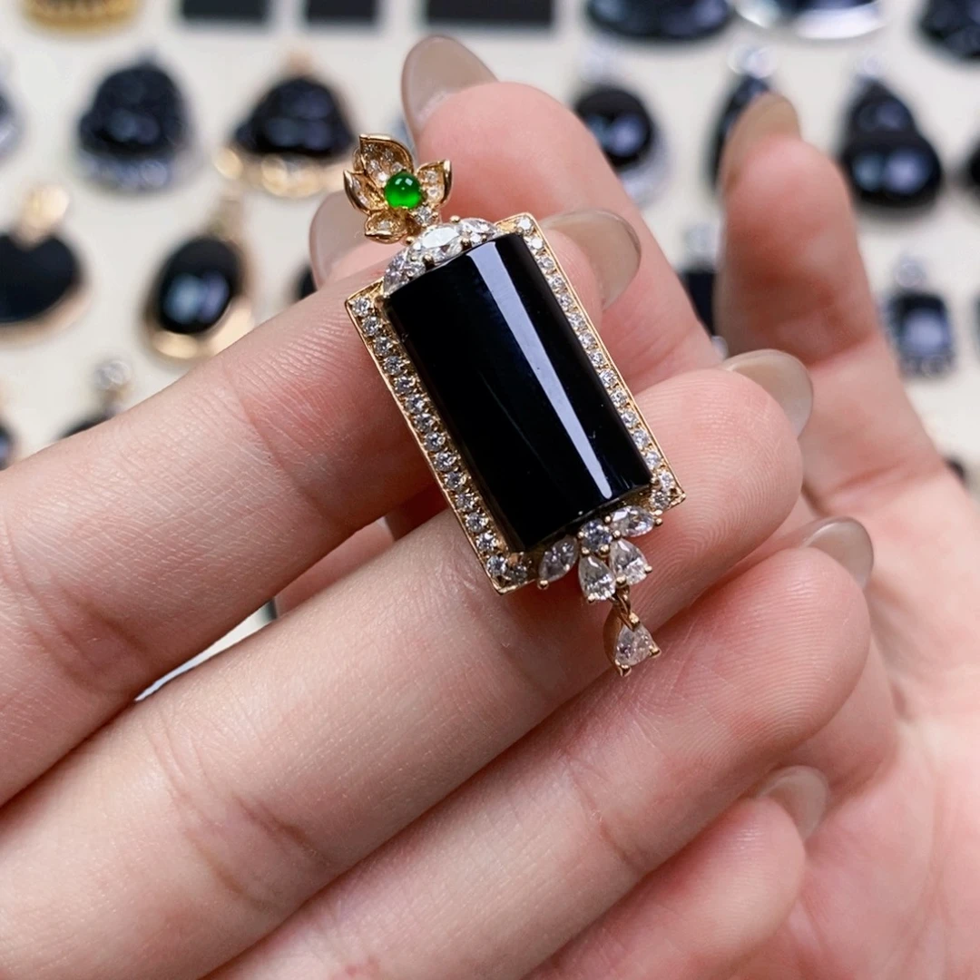 18K金镶嵌定制翡翠墨翠无事柱吊坠