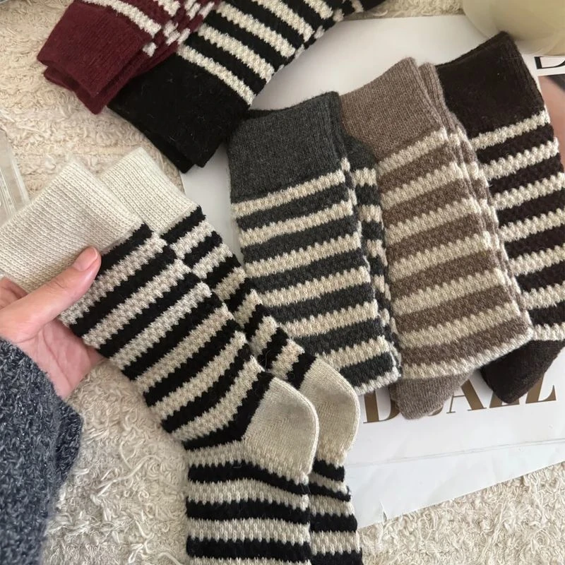 2025冬季新款袜女条纹中筒袜日系ins潮简约百搭睡眠长袜堆堆袜Y