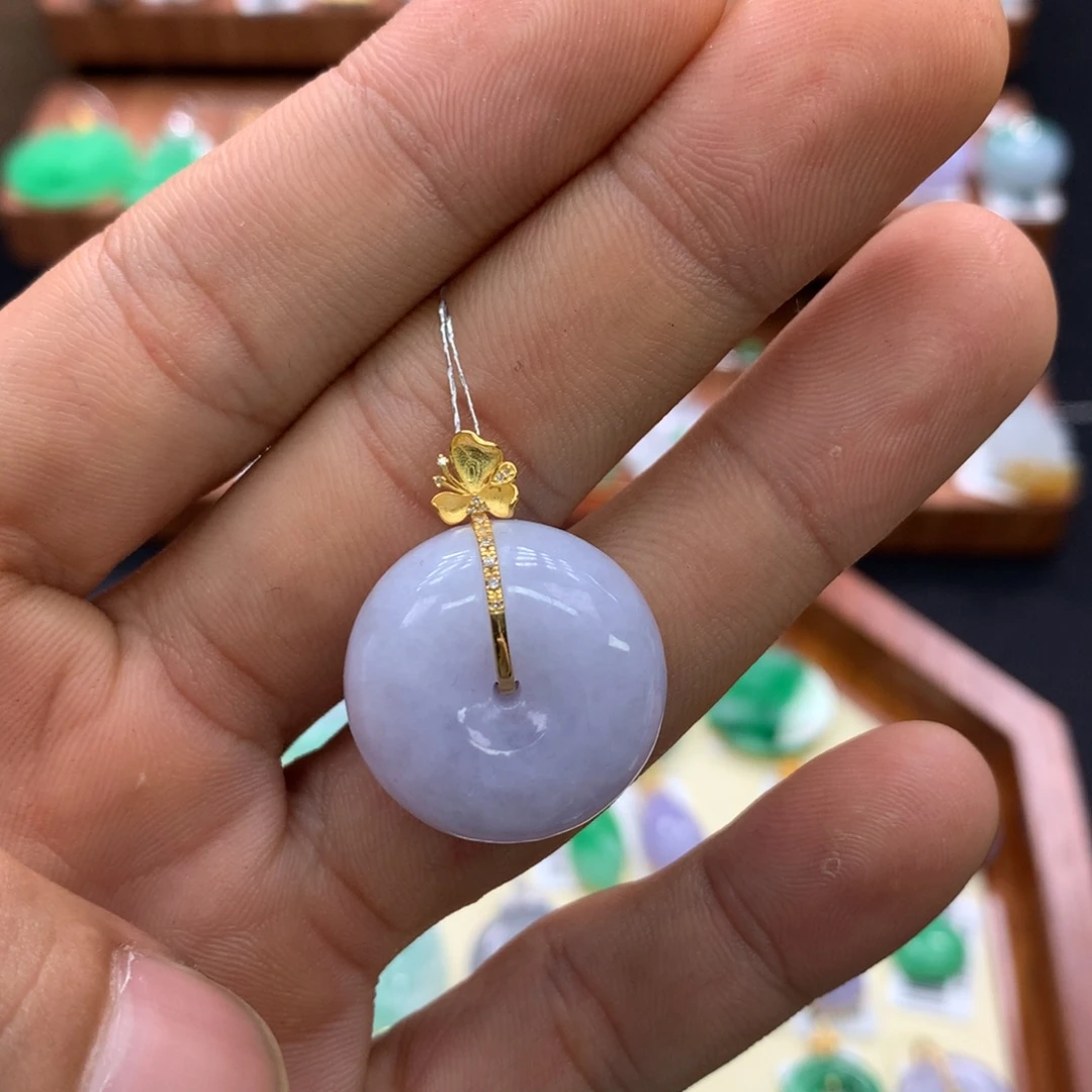 颈饰18K金镶嵌翡翠