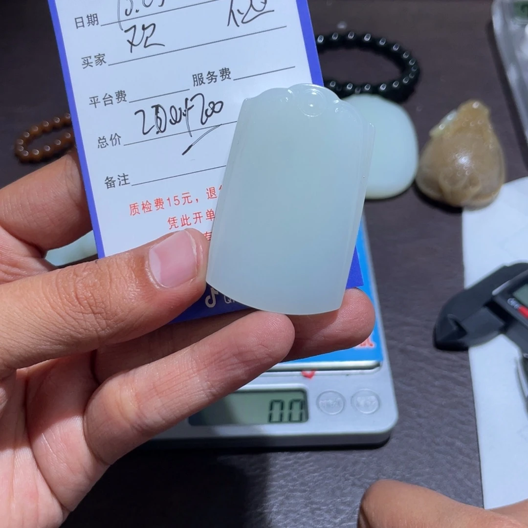 颈饰未镶嵌和田玉欢**鱼