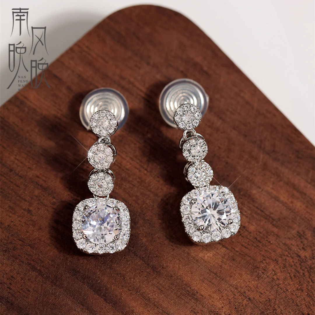 铜合金耳饰 0739轻奢微镶闪锆方形几何蚊香盘耳夹高级感耳钉耳饰