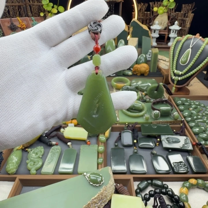 岫岩河磨玉（透闪石质玉）未镶嵌颈饰