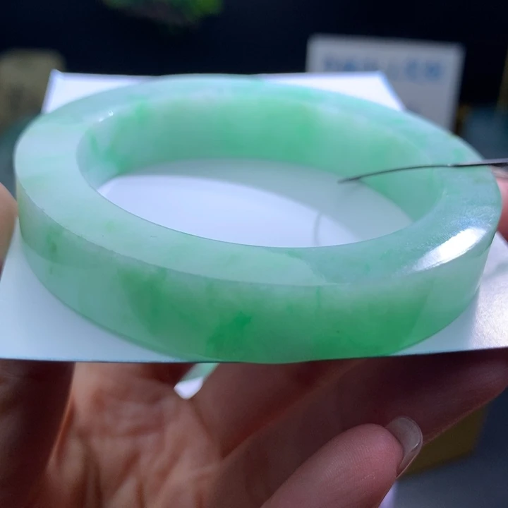 定制翡翠未镶嵌翡翠手镯