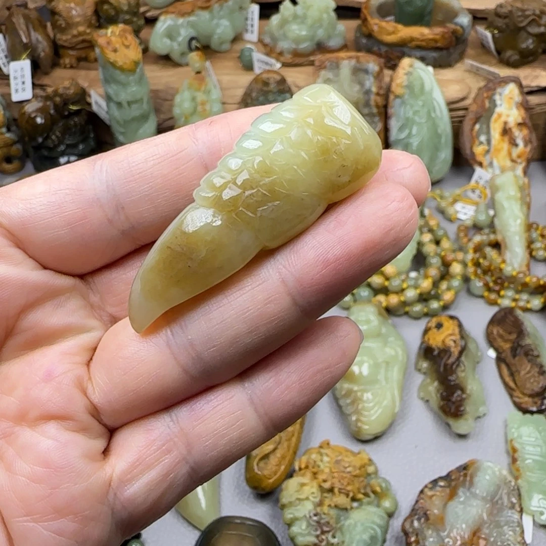 岫岩老玉（透闪石质玉）未镶嵌珠宝奇石