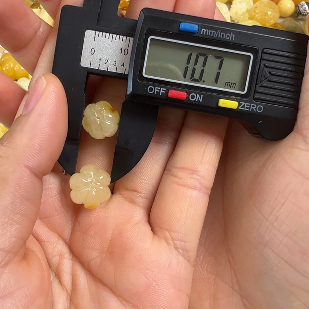 蜜蜡未镶嵌裸石微瑕