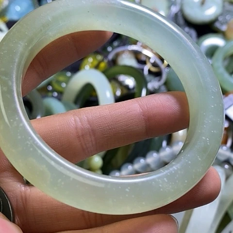 岫玉手镯未镶嵌58口径