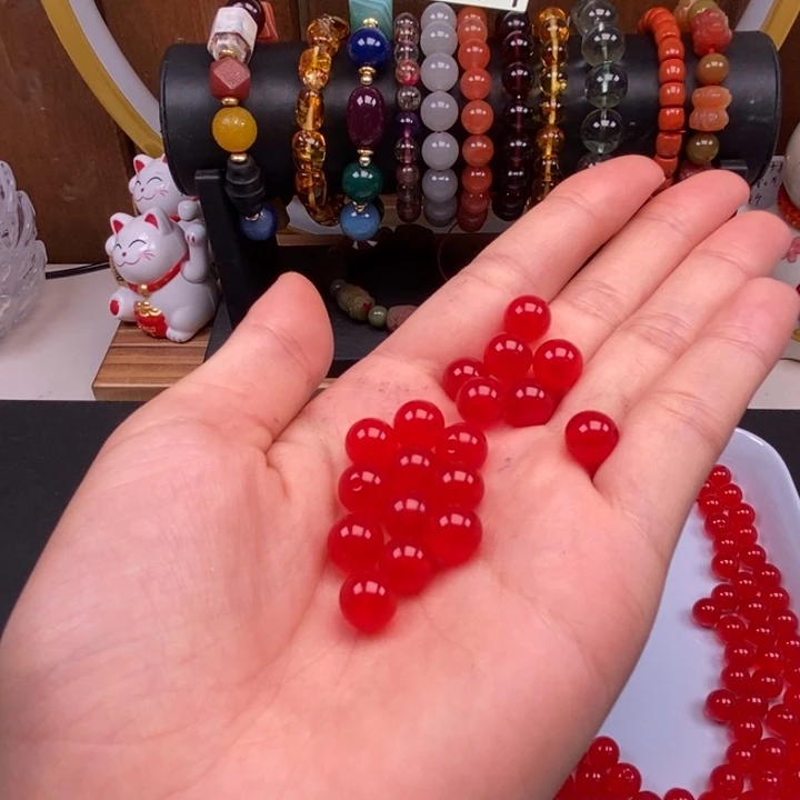 未镶嵌鸽血红玛瑙卡8的100个玛瑙/玉髓