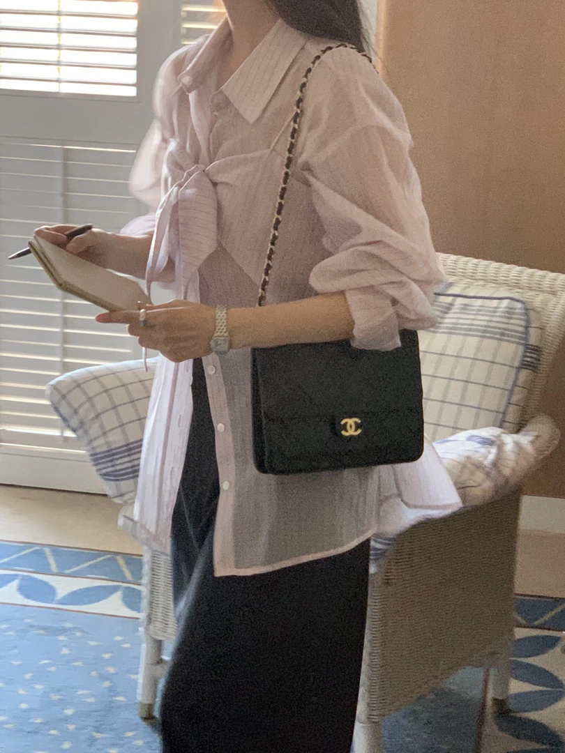 姐姐家质感条纹衬衫两件套。颜色绝美，夏日必备