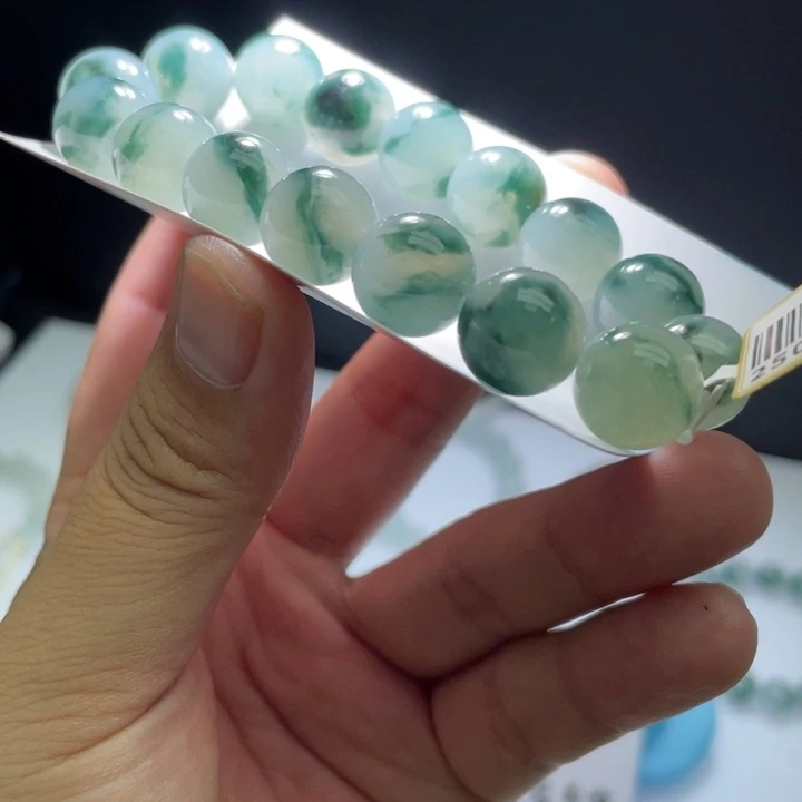 未镶嵌定制翡翠马*生翡翠卡12+